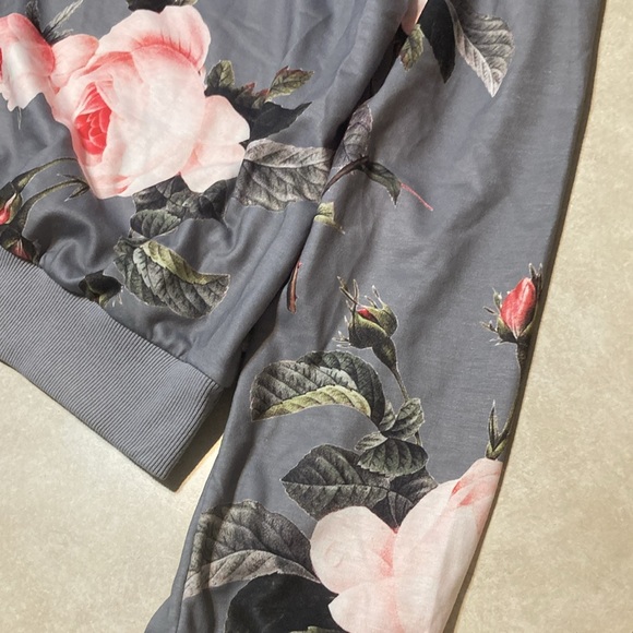 Grey Floral pullover - Picture 3 of 6